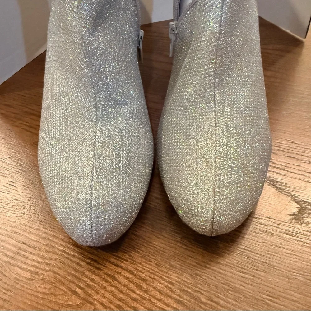 Madden Girl silver Sparkling Silver Ankle Booties. Size 8 - Picture 3 of 6